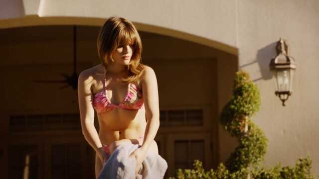 Christina Ochoa sexy, Cecilia Suarez sexy, Bellamy Young sexy – Promised Land s01e01-02 (2022)