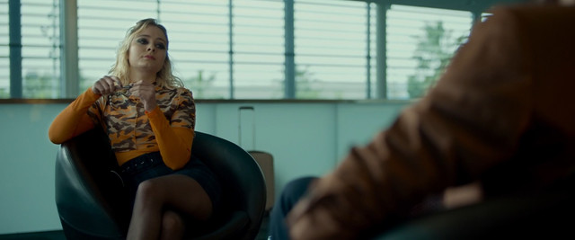 Athena Strates sexy, Marta Nieto sexy – A Perfect Enemy (Cosmetica del enemigo) (2020)