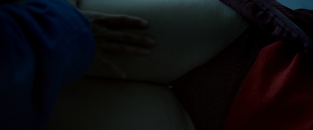 Athena Strates sexy, Marta Nieto sexy – A Perfect Enemy (Cosmetica del enemigo) (2020)