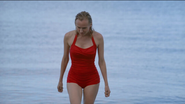 Diane Kruger sexy, Chase Sui Wonders sexy  - Out of the Blue (2022)