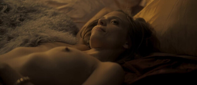 Lizzie Brochere nude, Laura Liguori sexy - American Gigolo s01e02 (2022)