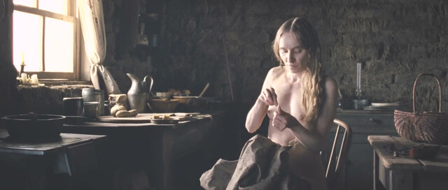 Hilary Swank nude, Miranda Otto nude, Sonja Richte nude - The Homesman (2014)