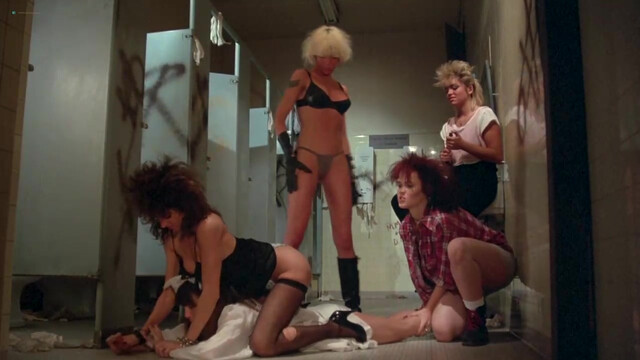 Linda Carol, Michelle Bauer, Sherri Stoner, Darcy DeMoss, Wendy O. Williams, Leslee Bremmer, Andrea Darnell, Denise Gordy - Reform School Girls (1986)