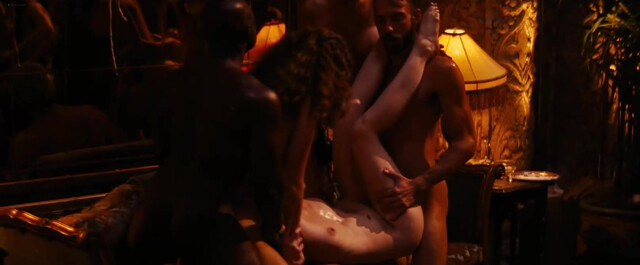 Margot Robbie nude - Babylon (2022)