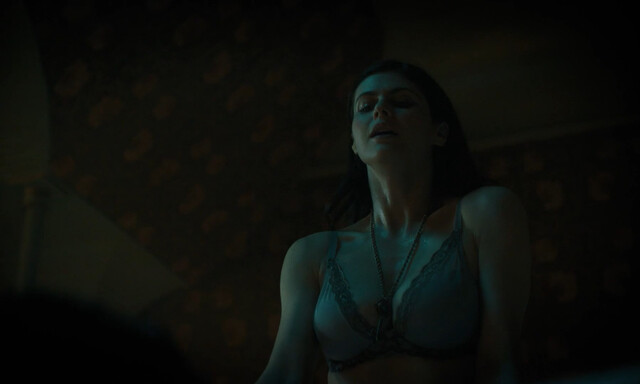 Alexandra Daddario sexy - Anne Rice's Mayfair Witches s01e04 (2023)