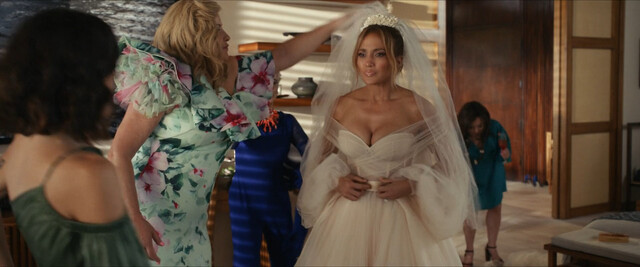 Jennifer Lopez sexy - Shotgun Wedding (2022)