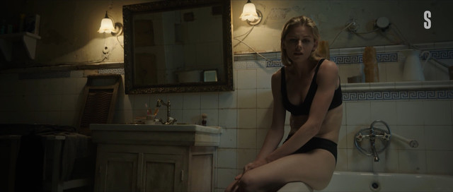 Olga Medynich sexy, Anastasiya Stezhko sexy – Vampiry sredney polosy s02e01 (2022)