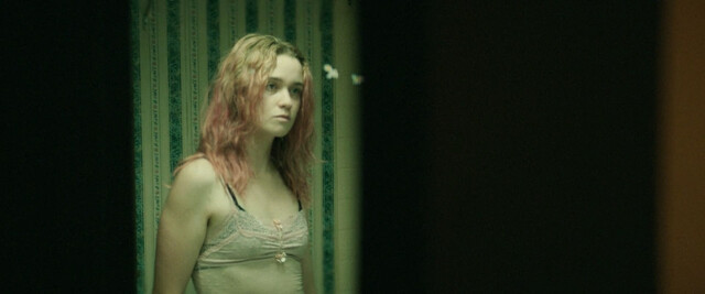 Alice Englert sexy, Caroline McKenzie sexy – Body Brokers (2021)