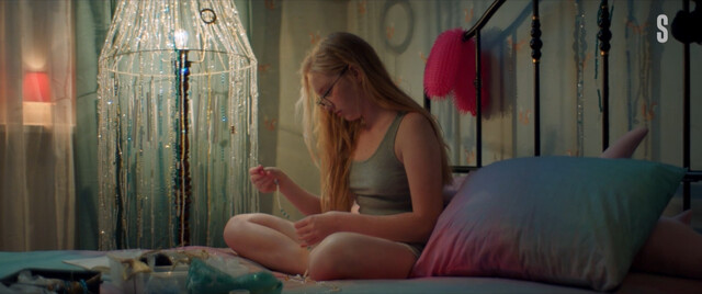 Elizaveta Ishenko sexy, Anna Mikhalkova sexy – Alisa ne mozhet zhdat s01e01-03 (2022)