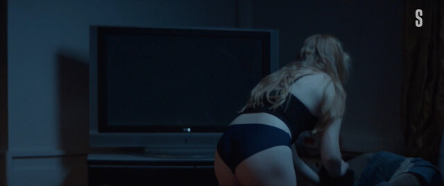 Elizaveta Ishenko sexy, Anna Mikhalkova sexy – Alisa ne mozhet zhdat s01e01-03 (2022)