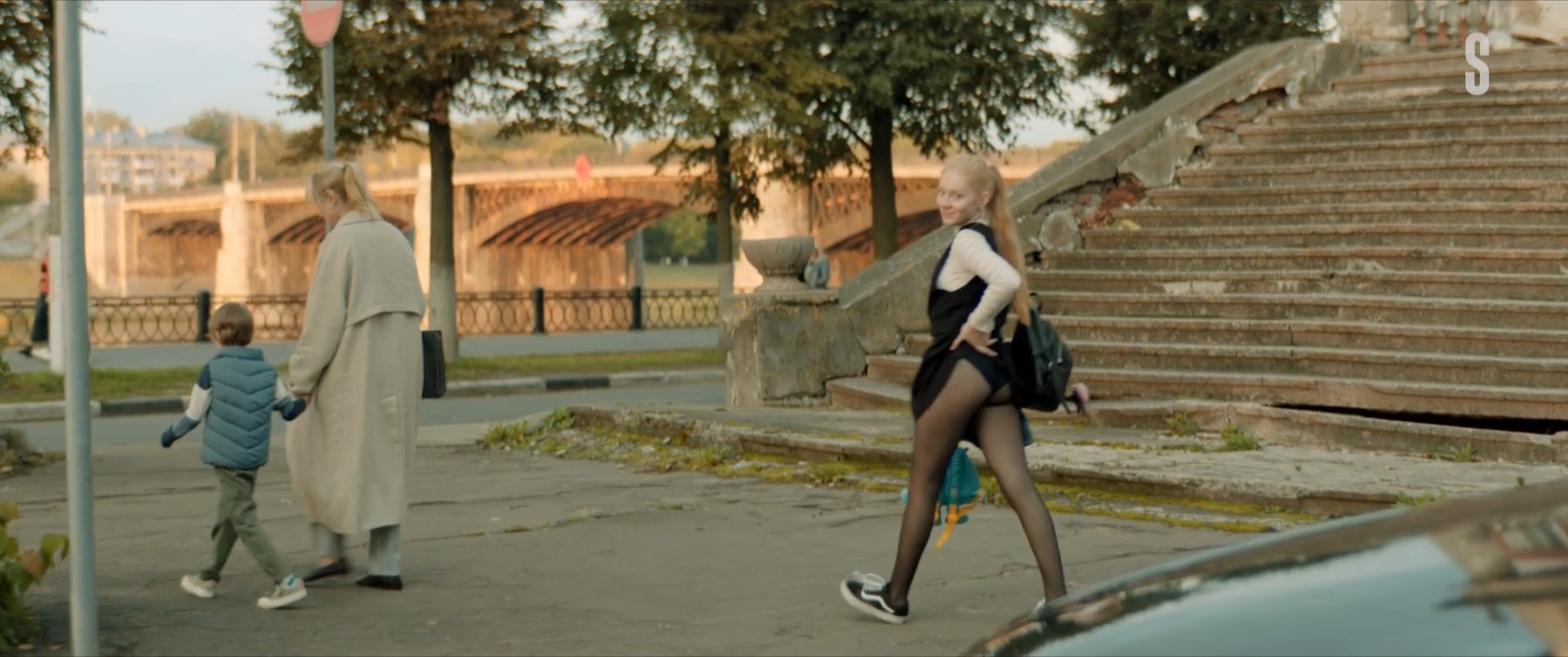 Elizaveta Ishenko sexy, Anna Mikhalkova sexy – Alisa ne mozhet zhdat s01e01-03 (2022)