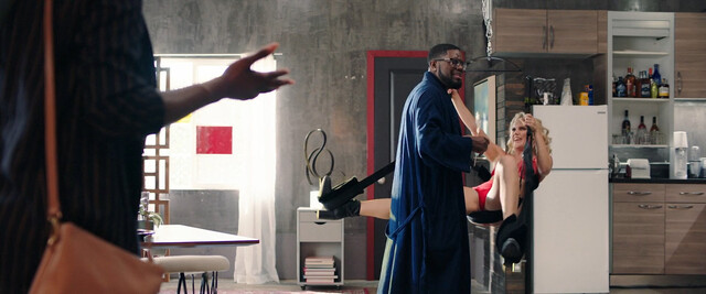 Taryn Manning sexy, Sarah Polednak sexy – Bromates (2022)