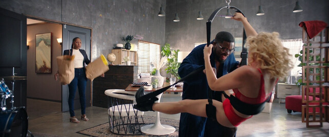 Taryn Manning sexy, Sarah Polednak sexy – Bromates (2022)