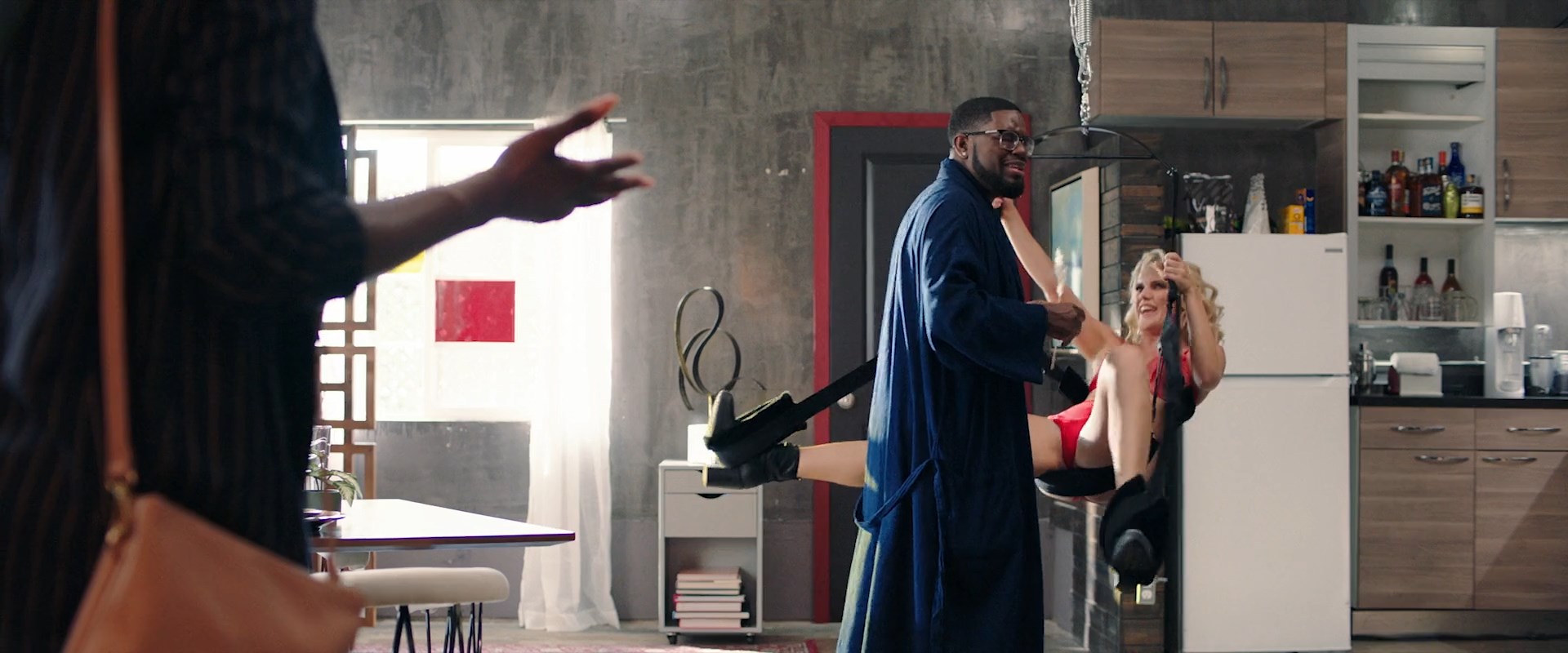 Taryn Manning sexy, Sarah Polednak sexy – Bromates (2022)