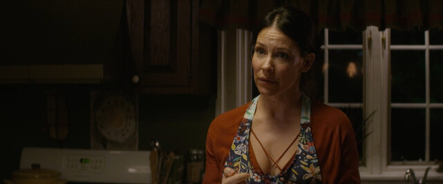 Evangeline Lilly sexy - Little Evil (2017)