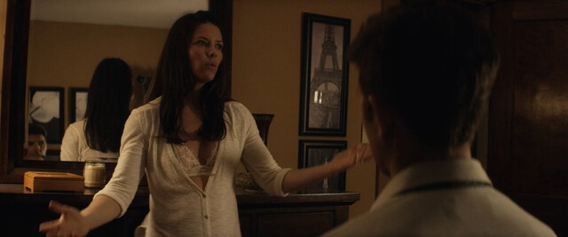 Evangeline Lilly sexy - Little Evil (2017)