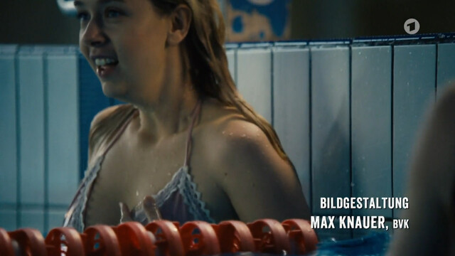 Anna Herrmann sexy, Flora Li Thiemann sexy – Der Zurich-Krimi s01e16 (2022)