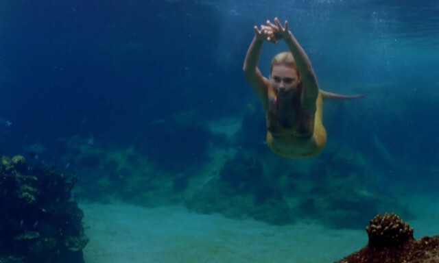 Indiana Evans sexy - H2O (2011)