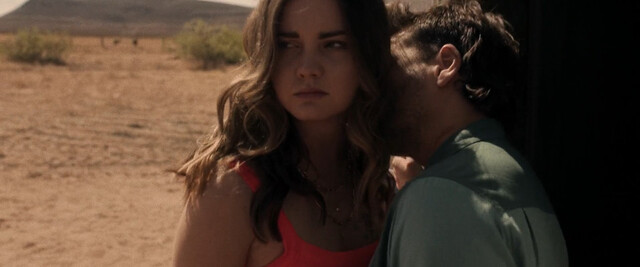 Liana Liberato sexy - Dig (2022)