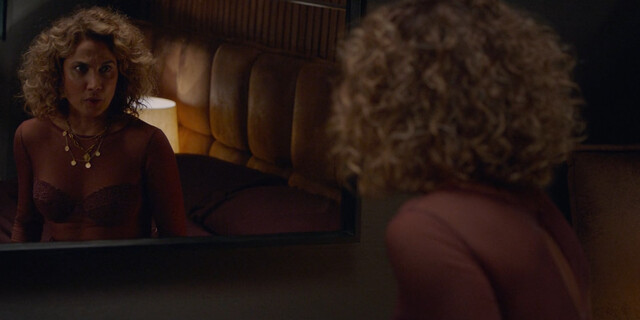 Natalia de Molina sexy, Malena Alterio sexy, Toni Acosta sexy – Mirror Mirror (Espejo, Espejo) (2022)