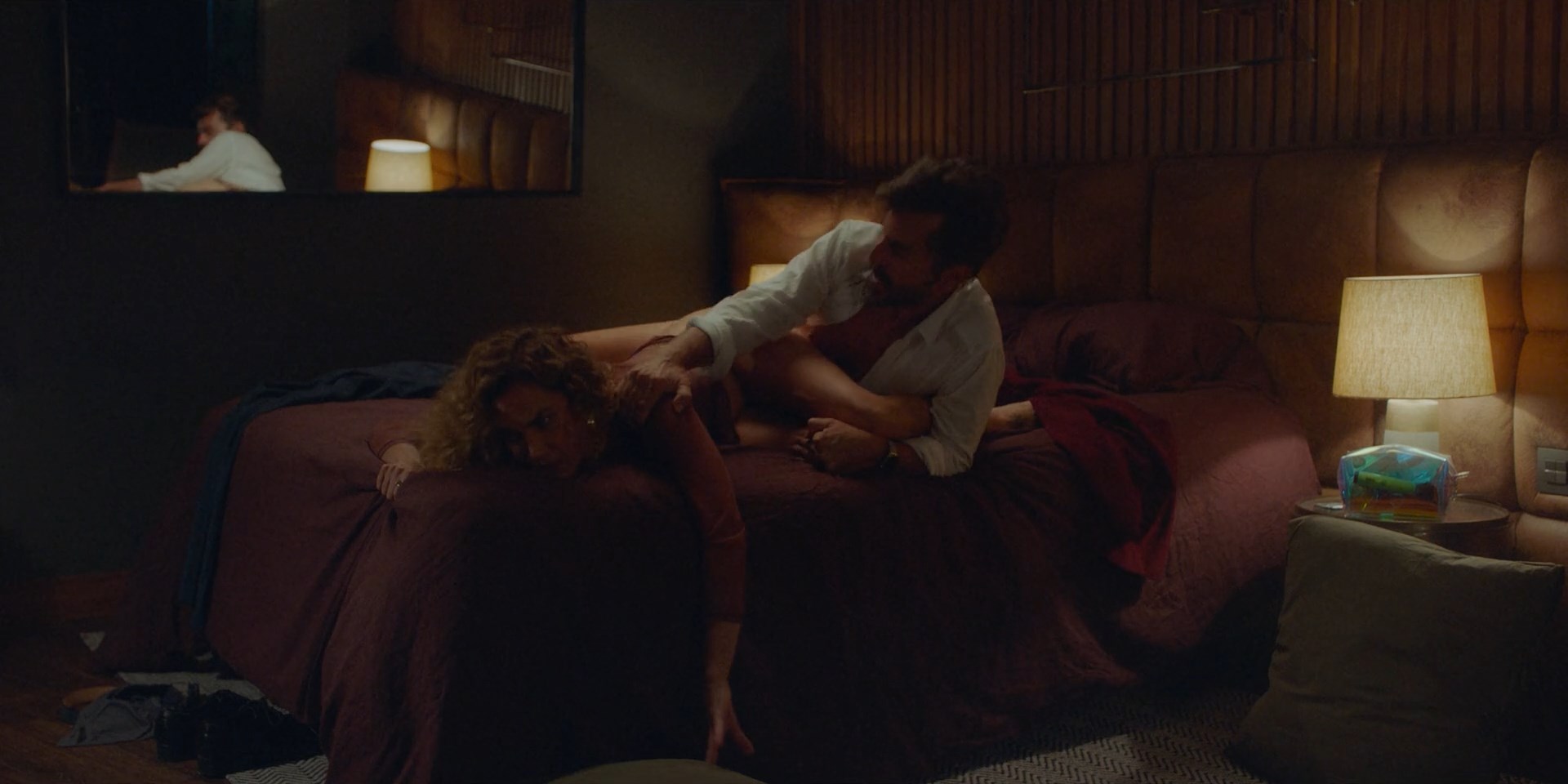 Natalia de Molina sexy, Malena Alterio sexy, Toni Acosta sexy – Mirror Mirror (Espejo, Espejo) (2022)