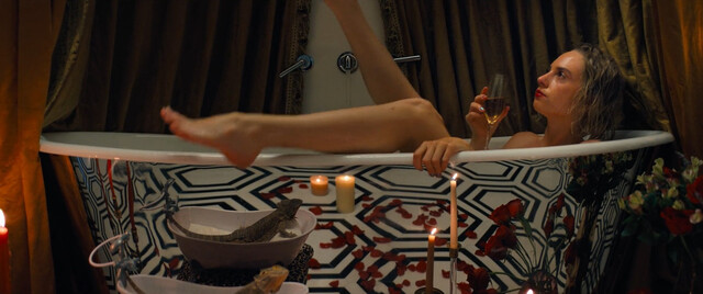 Maya Hawke sexy, Camila Mendes sexy, Alisha Boe sexy, Talia Ryder sexy – Do Revenge (2022)