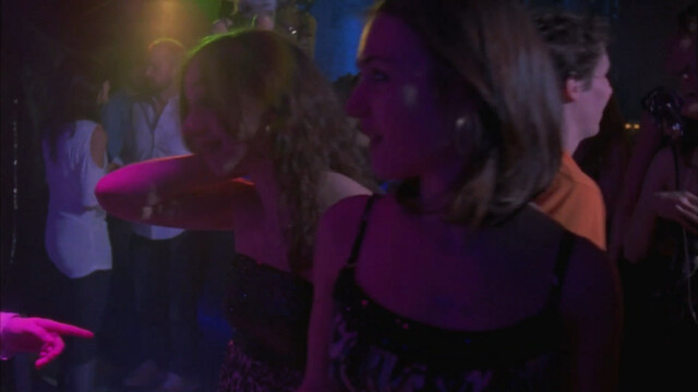 Viktoria Vinyarska sexy, Nina Medvinskaya sexy – Forever's Gonna Start Tonight (2011)