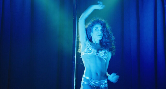 Sabrina Ouazani sexy - Les Folies Fermieres (2022)