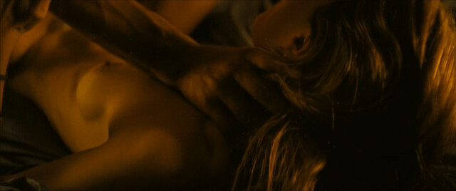 Camille Rowe nude - No Limit (Sous Emprise) (2022)