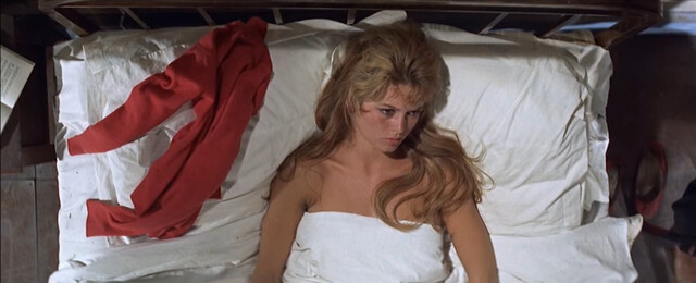 Brigitte Bardot sexy - Et Dieu... crea la femme (1956)