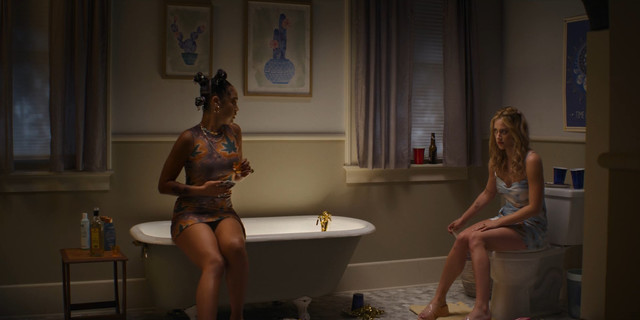 Lili Reinhart sexy, Aisha Dee sexy – Look Both Ways (2022)