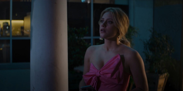 Lili Reinhart sexy, Aisha Dee sexy – Look Both Ways (2022)