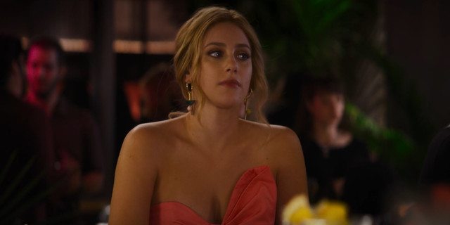 Lili Reinhart sexy, Aisha Dee sexy – Look Both Ways (2022)