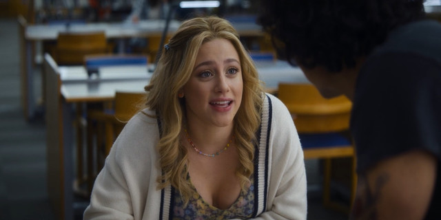Lili Reinhart sexy, Aisha Dee sexy – Look Both Ways (2022)
