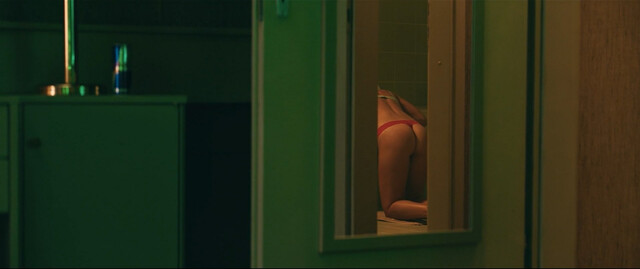 Elisabeth Wabitsch sexy, Antonia Moretti sexy, Valerie Huber sexy – Die letzte Party deines Lebens (2018)