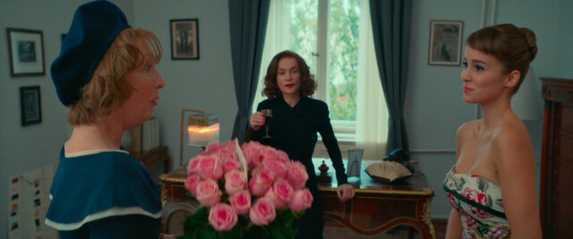 Alba Baptista sexy, Rose Williams sexy – Mrs Harris Goes to Paris (2022)