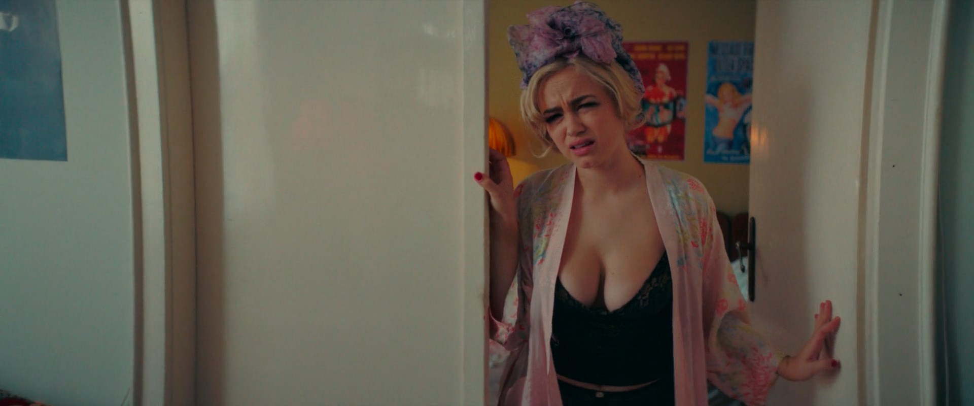 Alba Baptista sexy, Rose Williams sexy – Mrs Harris Goes to Paris (2022)