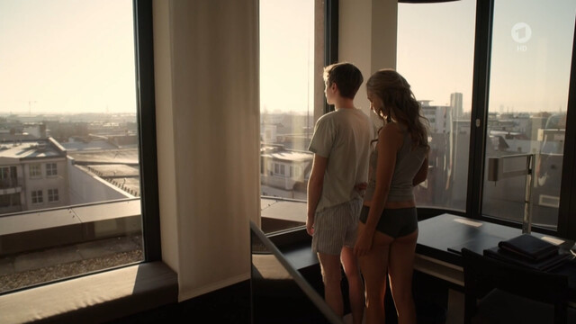 Anke Engelke sexy, Petra Schmidt-Schaller sexy – Todliche Geheimnisse – Das Versprechen (2020)