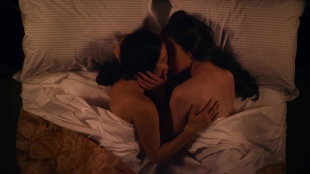 Hailee Steinfeld sexy, Ella Hunt sexy - Dickinson s03e09 (2021)