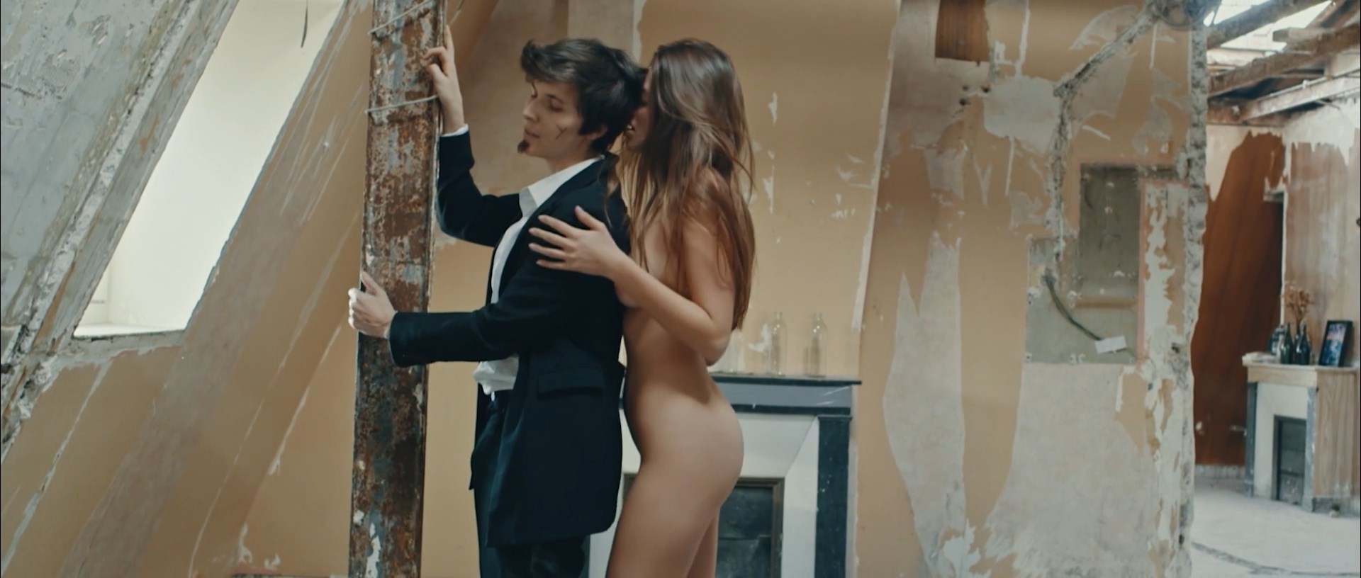 Nilaya Bal nude - Looking for Al (2019)