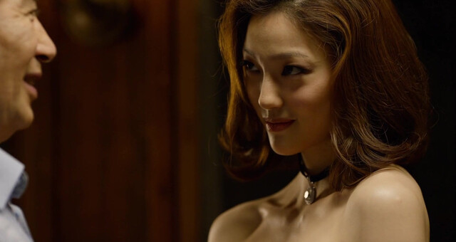 Lee El nude - Inside Men (2015)