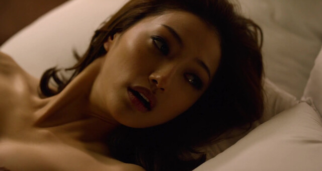 Lee El nude - Inside Men (2015)