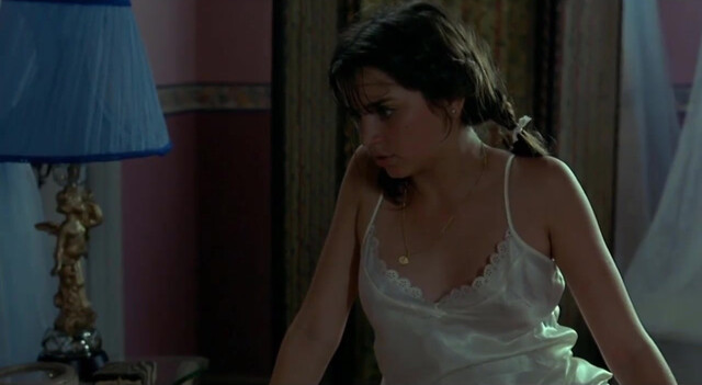 Yoraisi Gomez nude, Ana De Armas nude - Una rosa de francia (2006)