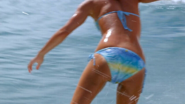 Meagen Hensley sexy, Grace Park sexy - Hawaii Five-0 s01e01 (2011)