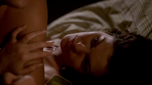 Alana De La Garza sexy - Las Vegas s01e07 (2003)