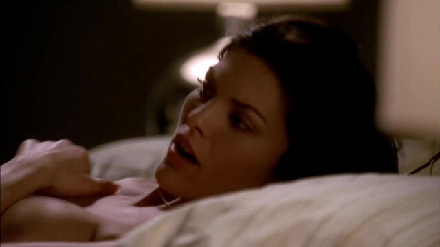 Alana De La Garza sexy - Las Vegas s01e07 (2003)