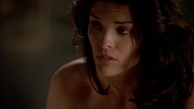 Alana De La Garza sexy - Las Vegas s01e07 (2003)