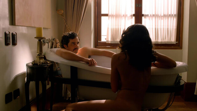 Stephanie Sigman sexy - Narcos s01e03 (2015)