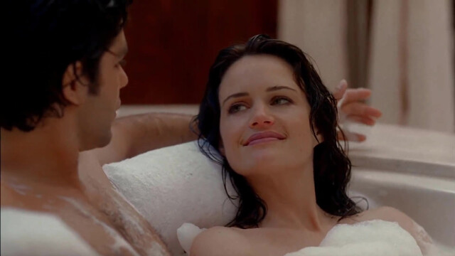 Carla Gugino sexy, Leslie Bibb sexy, Perrey Reeves sexy - Entourage s03e16 (2007)