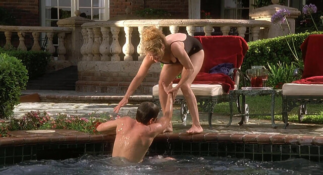 Olivia d'Abo sexy, Nancy Travis sexy - Greedy (1994)